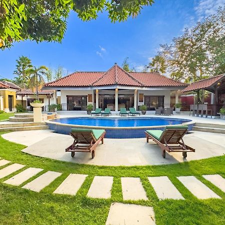 Villa Bugis Abimanyu Seminyak Exterior photo