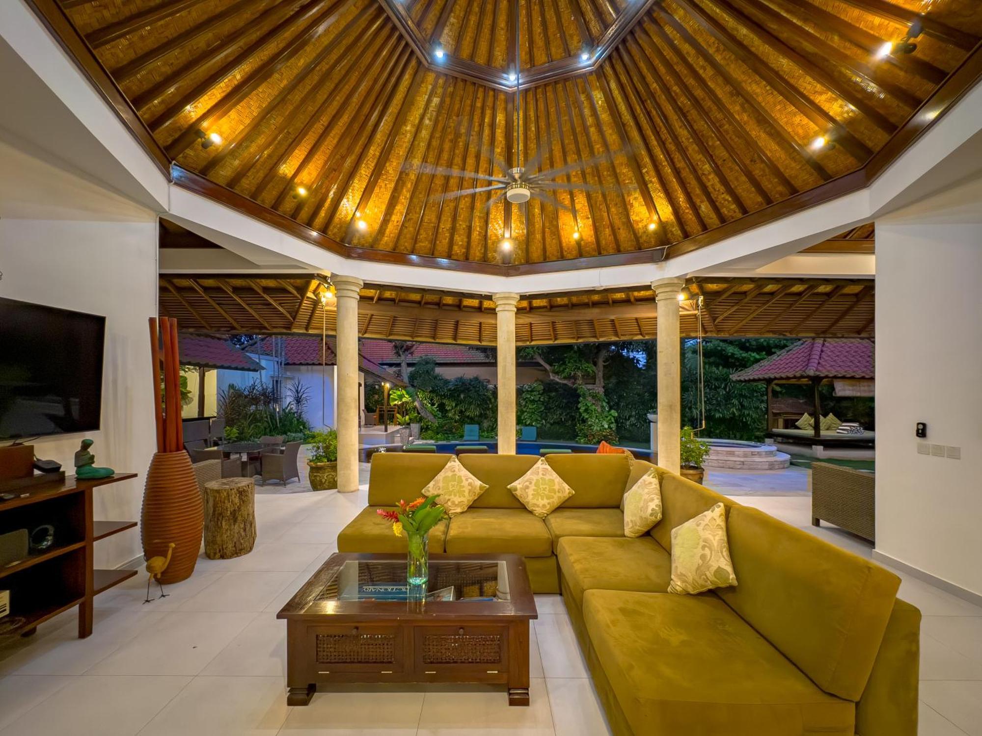 Villa Bugis Abimanyu Seminyak Room photo