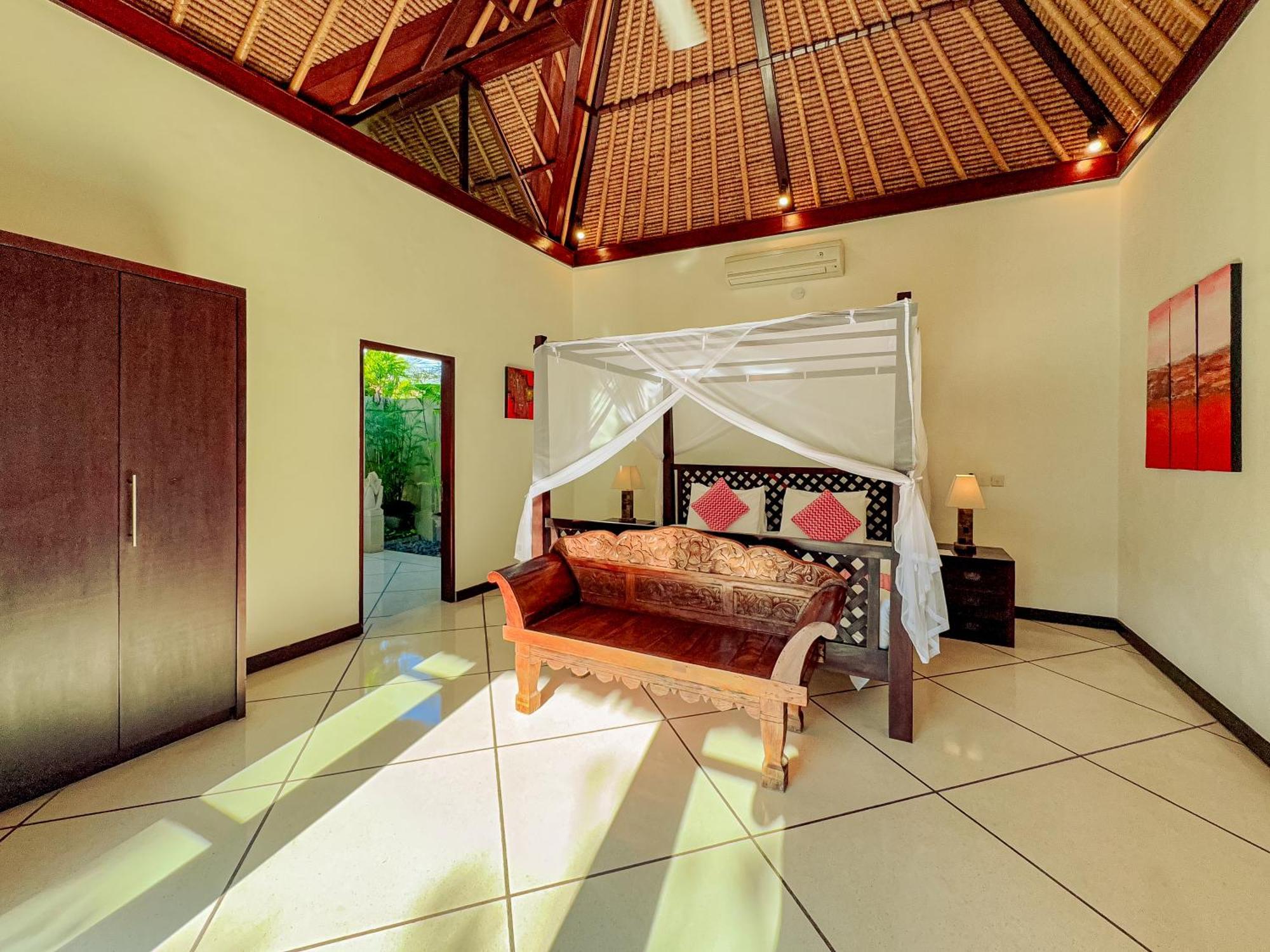 Villa Bugis Abimanyu Seminyak Room photo